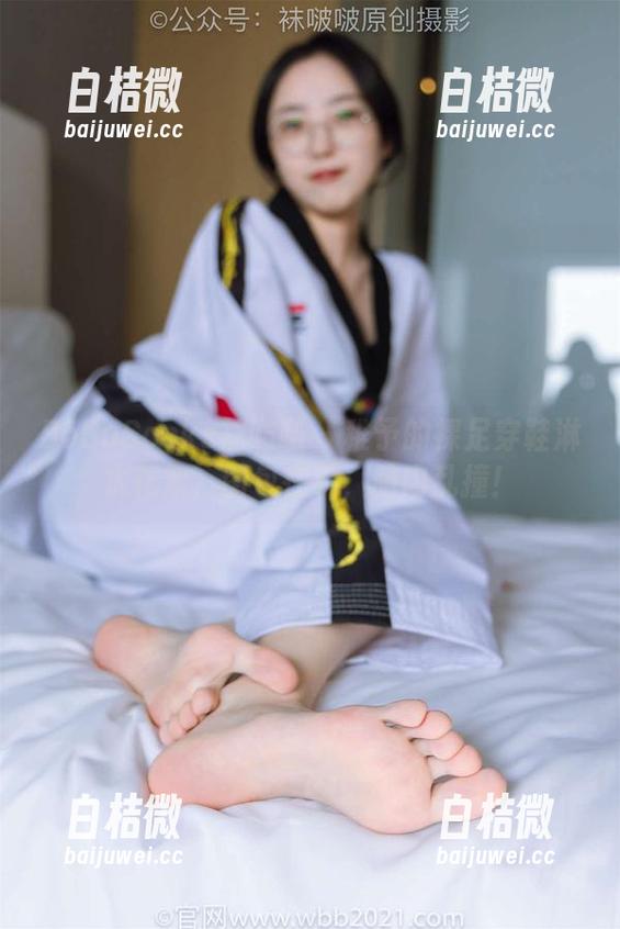 BoBoSocks袜啵啵 - 稚予的裸足穿鞋淋水花絮，图包在手，脑内乱撞！