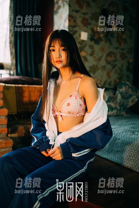 GIRLT果团网 - 龚玥菲的空姐图包，搞不好你会想高飞一试！