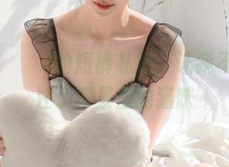 GMS(고말숙)的短裤私拍，让我不小心关注了背景里的猫咪