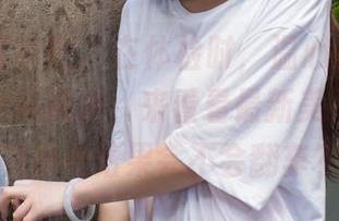 IMiss爱蜜社 – 在体检时，温心怡的连衣裙让人心率飙升，来看看最新美图后大家的体检结果会不会翻车？