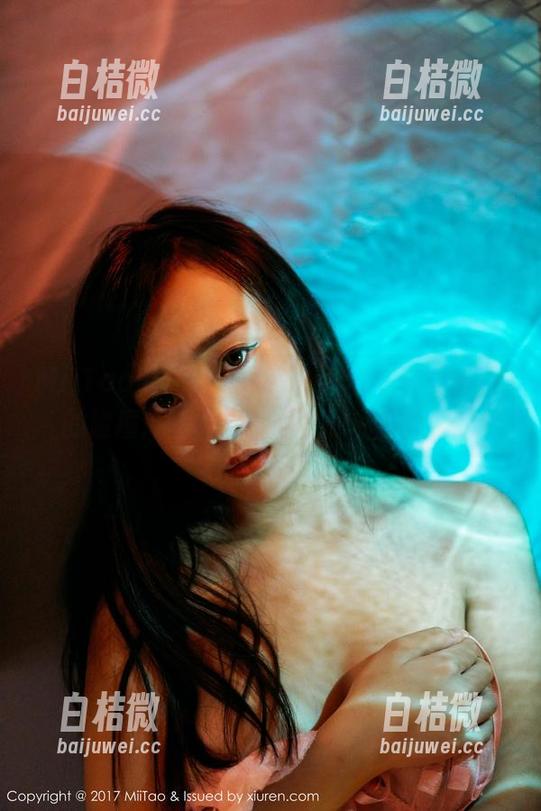 MiiTao蜜桃社 - 白衬衫和小草莓Berry的碰撞：一组令人无奈的私拍图集！