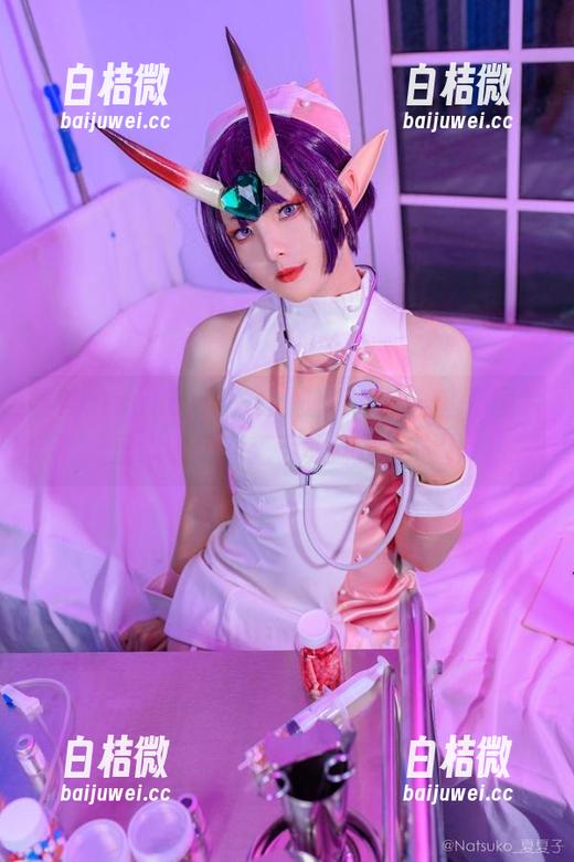看Natsuko夏夏子的透明女仆全套，图片里似乎藏着无穷的想象空间。