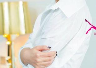 UGirls尤果网 – 穿上秘书裙，霓梓心的图包开启无声职场之旅！