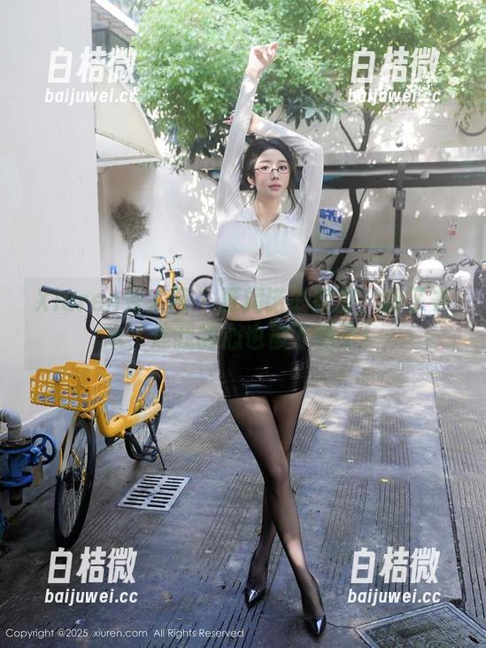 Xiuren秀人网 - 夏旖诺的教室：除了书本，连我的心也被下载了！