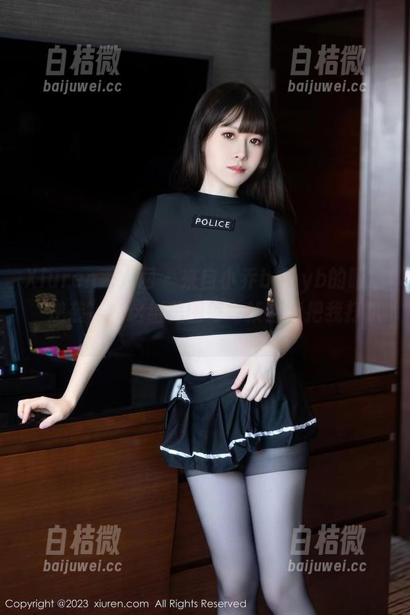 Xiuren秀人网 - 来自小乔babyb的眼镜“逆袭”，这组美图每一帧都能把我打趴。