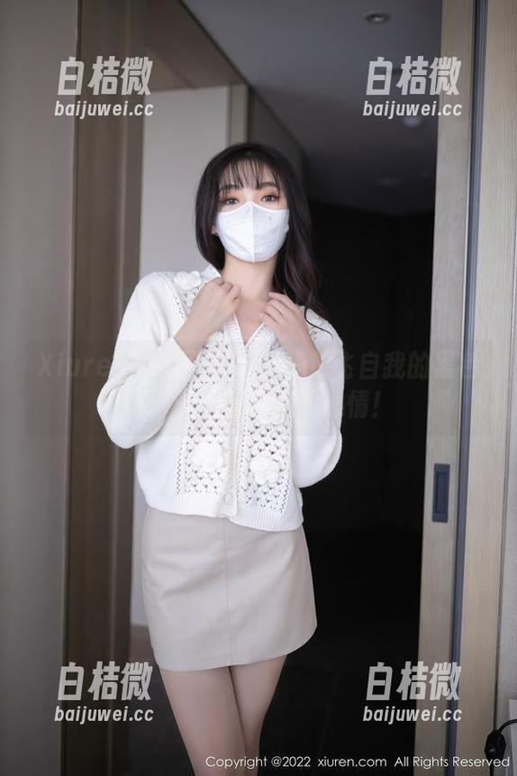 Xiuren秀人网 - 小纯子放飞自我的黑色精选：黑得发光的心情！