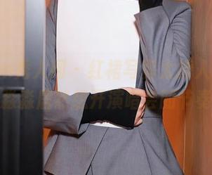 Xiuren秀人网 – 红裙写真太撩人了，桓淼淼居然想开演唱会的节奏