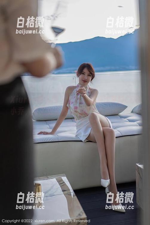 Xiuren秀人网 - 难以抗拒的沈梦瑶COS小乔，悠扬的姿态，但细节我想说……这也太随意了吧？
