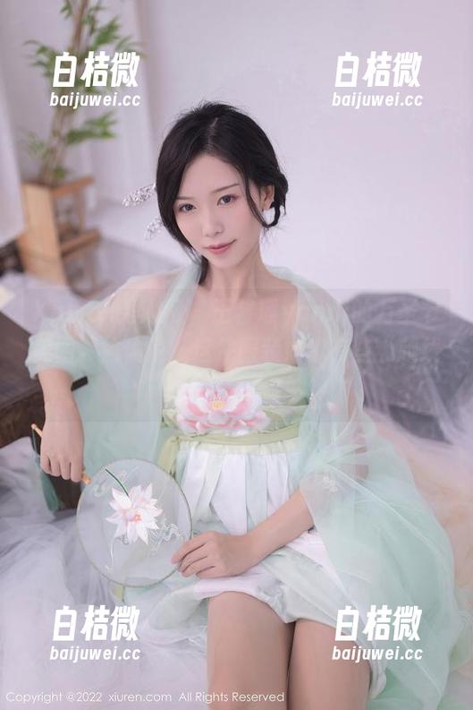 Xiuren秀人网 - 王馨瑶yanni的万圣节美图，偷偷说，这件服装好像有些“越线”了？
