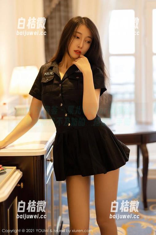 YouMi尤蜜荟 - 果儿Victoria黑丝：一份来得猝不及防的“搭配”手册
