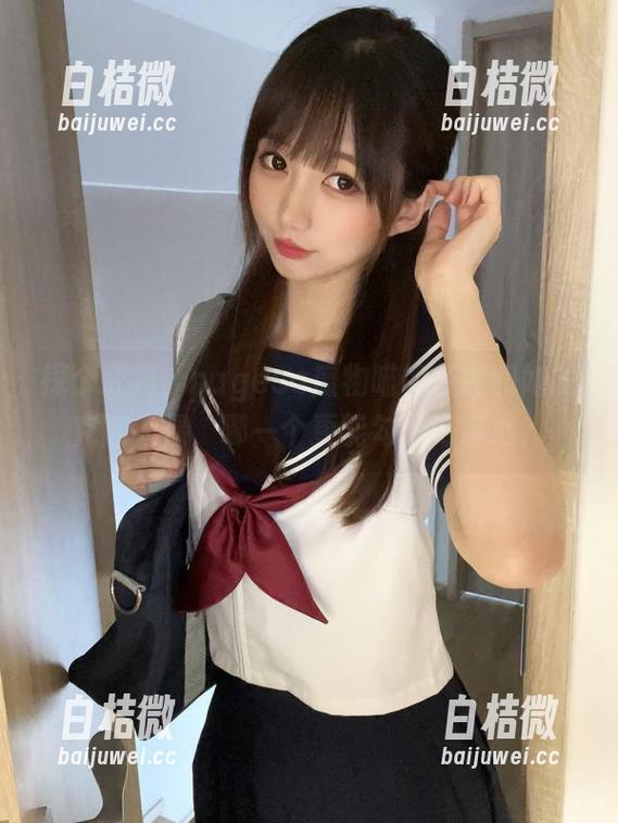 探个究竟：nagesa魔物喵的原图和她的克隆人偶，哪一个更能勾起好奇心？