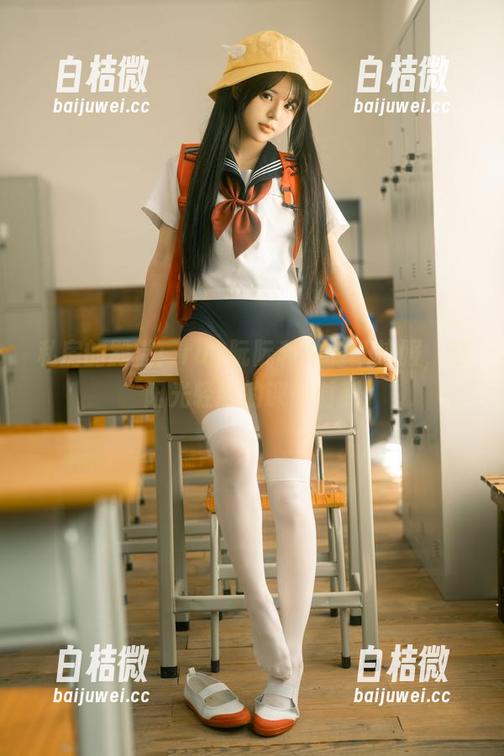 私房的殿堂：rua阮阮和她的红校服，在阳光轻撒的课间时刻
