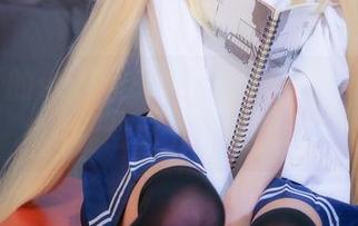 礼服下的sally多啦雪：这画面，有种恰到好处的撩