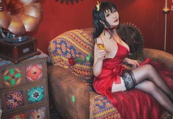 闻所未闻的少女cos，三刀刀miido的图包真有她自己的一套呢。