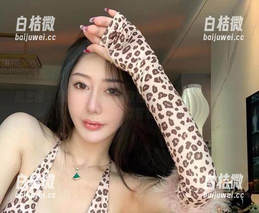 微密圈 - 渔网丝袜能否拯救西服？不爱笑的赛琳在美图里给你答案！