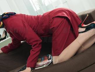丽柜 – 苏黎的最新写真：玉足、镜子，偶尔让我想到那捉摸不定的美感！