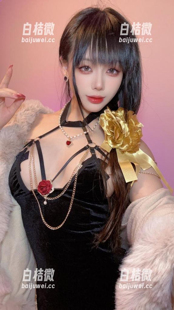 又被九言从不咕咕的私拍打动了，风纪学姐就这样无声无息占据我脑海