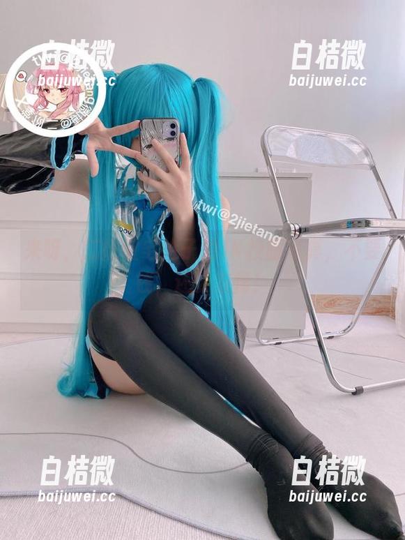 来呀，二阶堂宅绘子的JK校服写真，不要钱，还要友情！