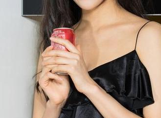 克拉女神 – 熙妍的肉丝最新合集，便是那令我一愣一愣的眼神，也难以抗拒。