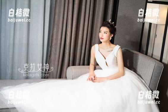 克拉女神 - 阿离的居家杂乱无章，原图里的零乱向我发出了信号，真让人想靠近。