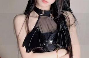 微密圈 – 十万口草莓粥粥在海上飘，水手服写真随你下载，海风都想上训练课程！