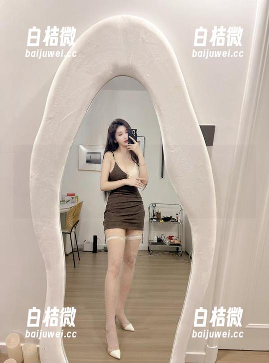微密圈 - 这毛衣都可以当挂毯了，周妍希的图包很有收藏价值，毫不犹豫分享给你们！