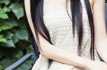 头条女神 – 不止是Coco的美脚，原图痕迹里好像夹杂着点小情绪？