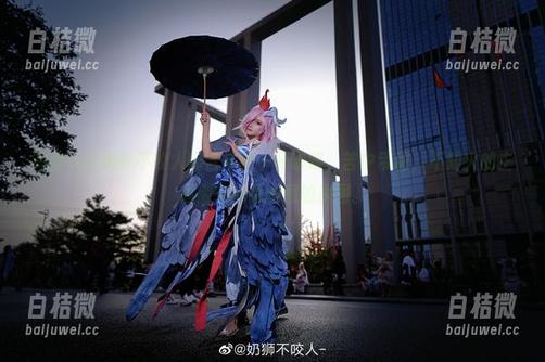 奶狮不咬人 有些人说奶狮不咬人的合集像一杯咖啡,苦中带甜,不知火的主题倒有点像随意的拼图。