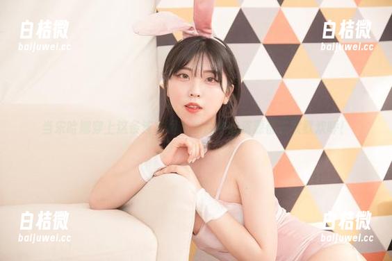 宋哈娜 当宋哈娜穿上这条连衣裙,照片中的资源都在默默欢呼!