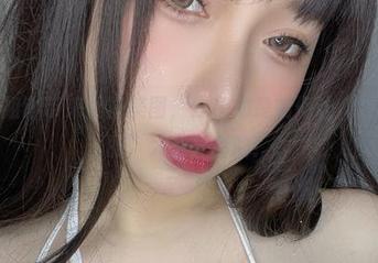 小泉学姐吖带来丝袜美图，分享她是如何让“隐秘的美丽”大放异彩的！