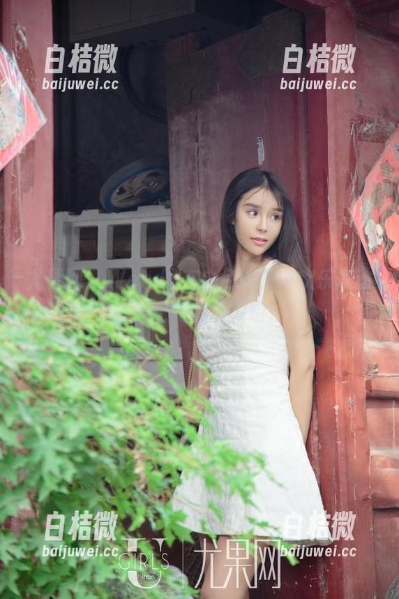 尤果网 - Wendy在白色背景中欢乐舞动，纯白写真集来啦！