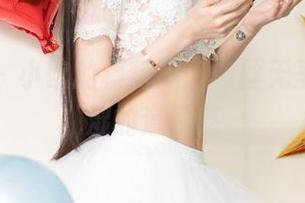 尤果网 – 小欧的模特照，肉丝无圣光，挺湿的道德感