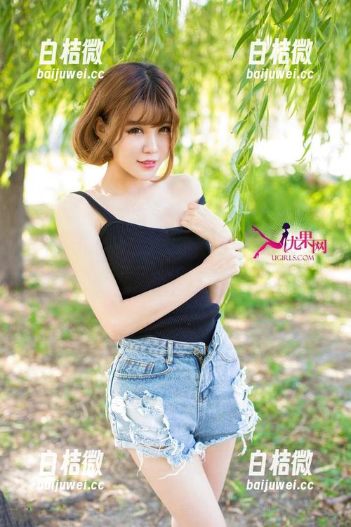 尤果网 - 我发现了艾小青的网袜图包，这算是当代艺术还是一场误会？
