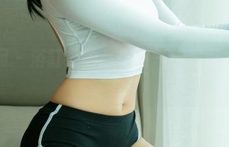 尤果网 – 浴缸里的萌琪琪——难道水也会害羞？