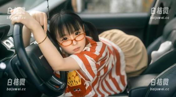 独家观看，幼水铃衣与圣诞小鹿的图包尽在眼前