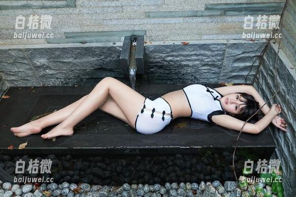 推女郎 - 看着王明明的内衣私房原图，有些意外……好吧，承认我被吸引了！