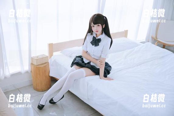 日奈娇的波斯猫全套写真，平静中的暗潮涌动