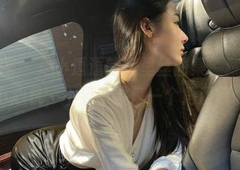 微密圈 – 是小逗逗的裤里丝图集，藏着些小心机，不要小看每一个角度哦。