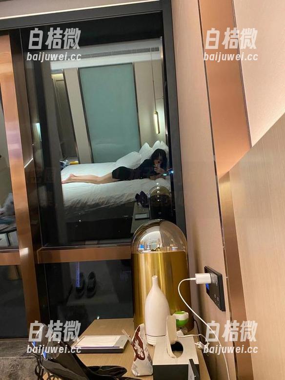 微密圈 - 更新了！林子喵Lynne的吊带图集，让我每次看都想赞叹，桑心呢