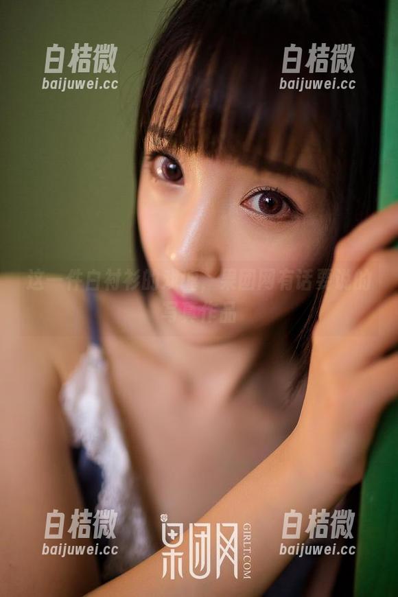 这一件白衬衫的戏谑，果团网有话要说的写真作品