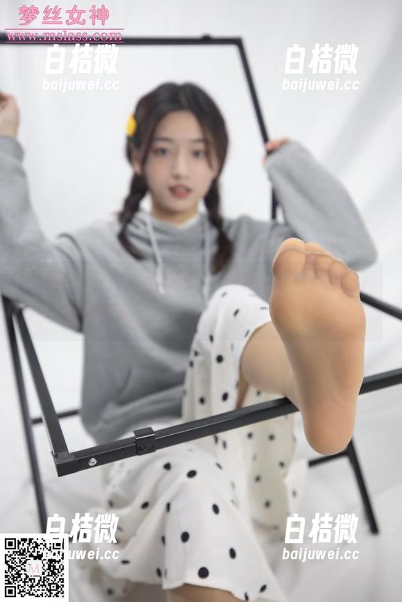 梦丝女神 - 最新图片：莹仙女在校园，其实是随手被拍的“校园女神”吧？