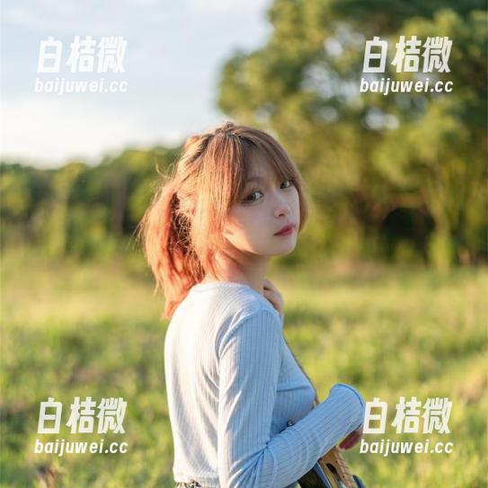 梨瑾瑾：裤里丝对称美图，一不小心就出圈了！