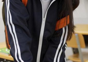 模范学院 – 柳侑绮Sevenbaby的私房图集：修女与撩人的微妙碰撞。
