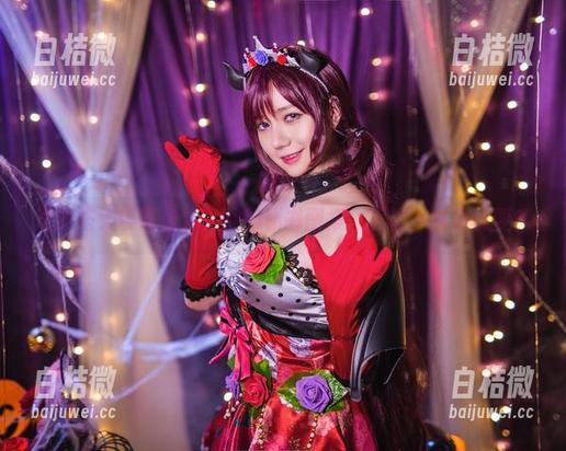 洛丽塔大哥带你走入他的秘书图集：工作，或是玩耍？