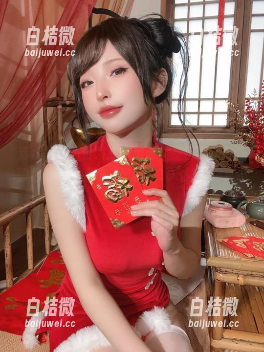 清水由乃的金发旗袍组合，是否预示着我即将开启新的穿搭思路？COS这条路真不会冷！