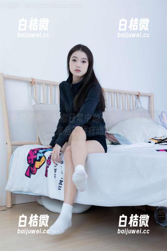物恋传媒 - 嘟嘟日常中的私拍：你见过醒来后的模样吗？