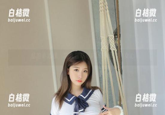 私拍小心机，猫九酱草莓内衣喧闹的少女心