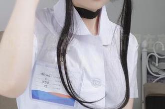 白银81的另类魅力：粉红狐狸在高清图库中的嬉游。