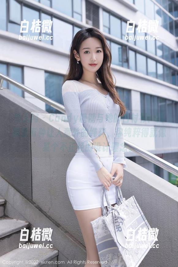 秀人网 - Candy糖糖与她的白衬衫：图册里有种让人意外的纯粹，你纯粹得就像某个不正经的设计理念。