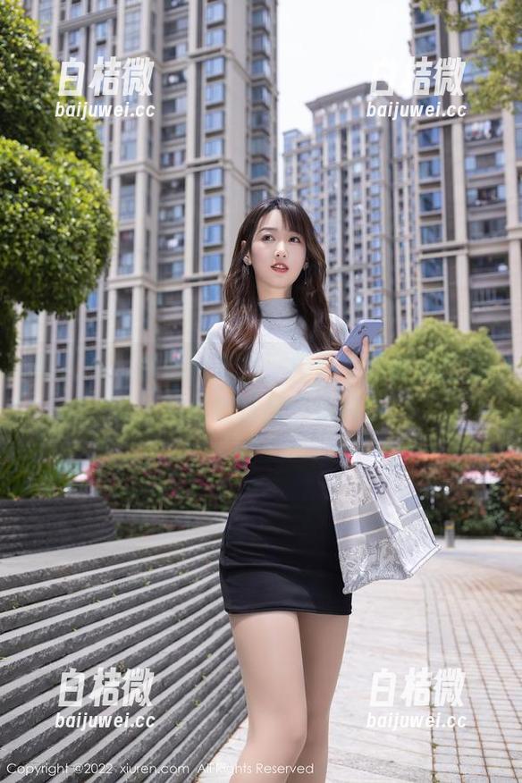 秀人网 - 酒店到车站，周周不吃香菜的旅拍福利作品任你挑